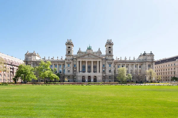 Budapest Hungría Abril 2020 Museo Etnografía Plaza Kossuth —  Fotos de Stock