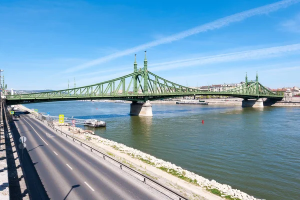 Budapest Hongarije April 2020 Liberty Bridge Boedapest Hongarije Verbindt Boeda — Stockfoto