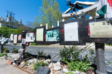 Budapeşte, Macaristan - 20 Nisan 2020: Özgürlük Meydanı, 1944 yılında Almanya 'nın Macaristan' ı işgali mağdurlarının anıtı