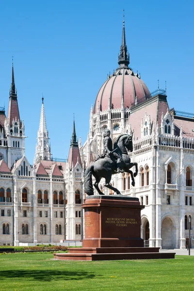 Budapest Hungria Abril 2020 Monumento Francisco Rakoczi Com Edifício Parlamento — Fotografia de Stock