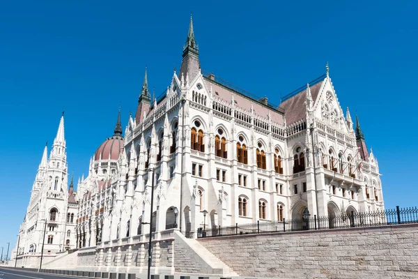 Budapest Ungheria Aprile 2020 Costruzione Del Parlamento Ungherese Orszaghaz Piazza — Foto Stock