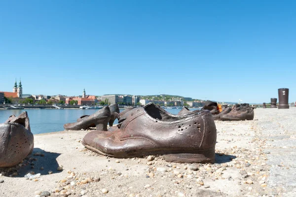 Budapest Hungria Abril 2020 Sapatos Ferro Memorial Povo Judeu Executados — Fotografia de Stock