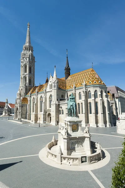 Будапешт Венгрия Апреля 2020 Статуя Святого Стефана Кинга Церкви Матиаса — стоковое фото