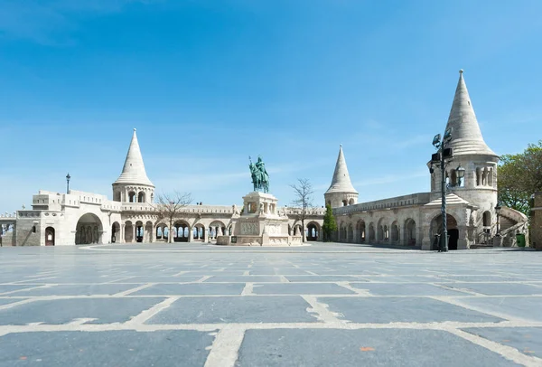 Будапешт Венгрия Апреля 2020 Статуя Святого Стефана Кинга Бастиона Рыбака — стоковое фото