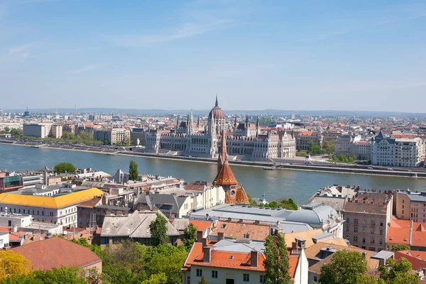 Budapest Hungary エイプリル24 2020年 議会とドナウ川と都市中心部のパノラマ — ストック写真