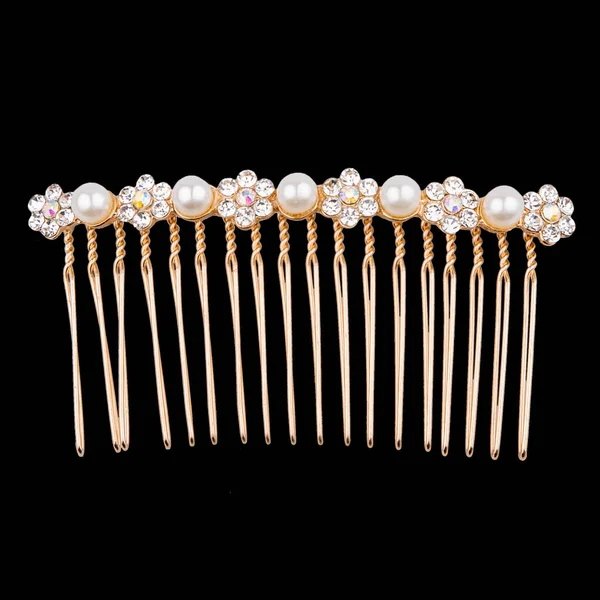 Peigne de cheveux doré avec diamants et perles — Photo