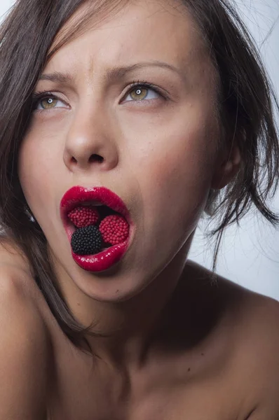 Dziewczyna Cukierków Ustach — Zdjęcie stockowe