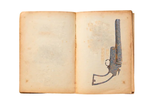 Otevřená kniha staré s obrazem staré rezavé zbraně — Stock fotografie