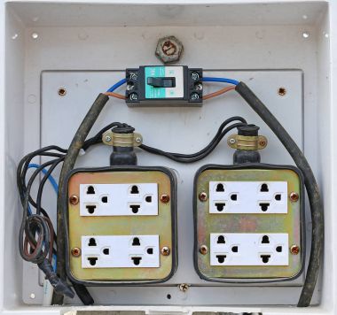 Eski kamu fiş elektriği açık