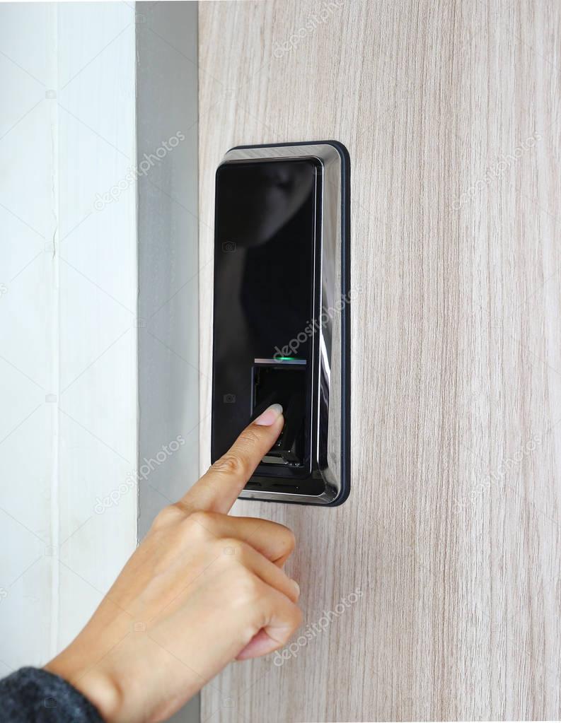 Fingerprint used as an identification method on a door lock