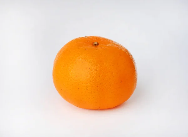 Laranja fruta no fundo branco — Fotografia de Stock