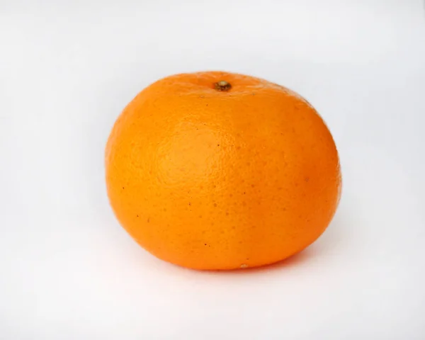 Orange frukt på vit bakgrund — Stockfoto