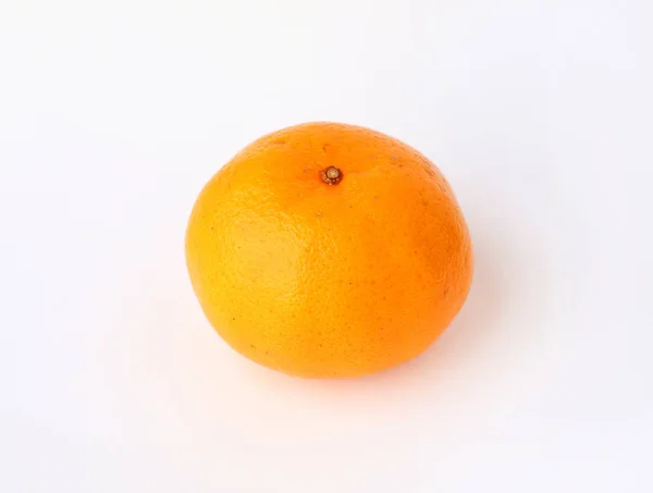 Laranja fruta no fundo branco — Fotografia de Stock