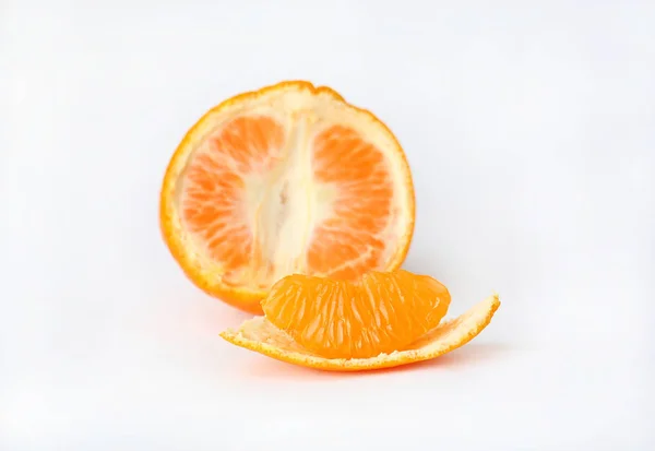 Fruta naranja sobre fondo blanco —  Fotos de Stock