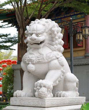 Aslan heykeli Tayland Çin Tapınağı. (Wat Leng Noei Yi 2)