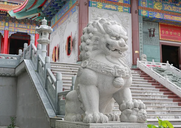 タイの中国の寺院の獅子像。(ワット ・ レン Noei 李 2) — ストック写真