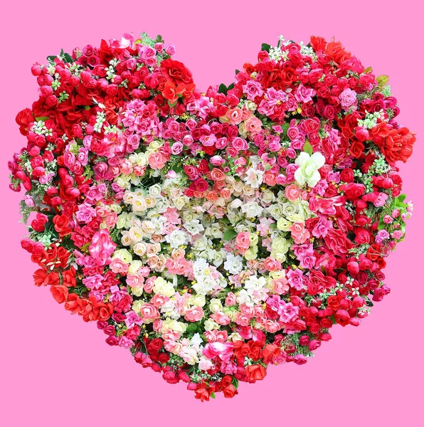 Dia dos Namorados, Coração feito de rosas flor isolada no fundo rosa . — Fotografia de Stock
