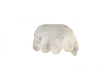 Bebek el beyaz arka plan üzerinde izole reçine tarafından şekillendirme. Yeni yaşam konsepti.