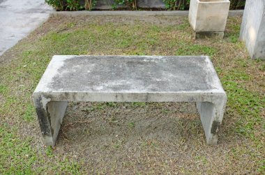 Çimento sandalye bir bahçe