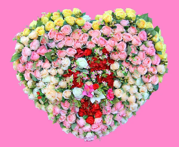 Ημέρα του Αγίου Βαλεντίνου, καρδιά κάνει τριαντάφυλλα λουλουδιών απομονώνονται σε ροζ φόντο. — Φωτογραφία Αρχείου