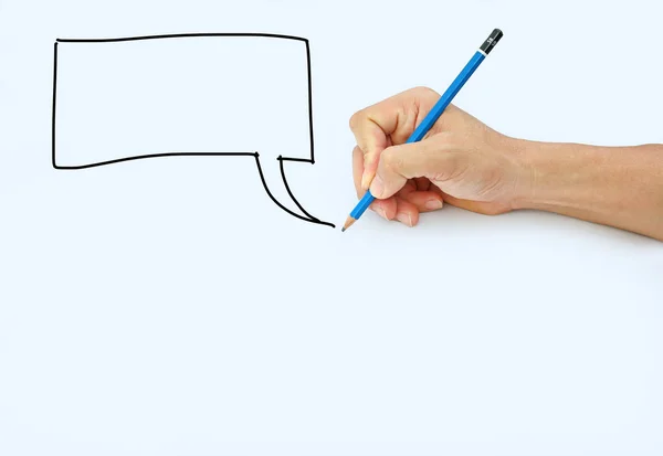 Ręka trzymająca ołówek na tle białej księgi, rysowanie ołówkiem na obraz bezczynności — Zdjęcie stockowe