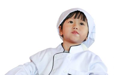 Küçük şef olduğunu öğrenin beyaz arka plan üzerinde izole lezzetli yemek yeme