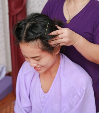 Tay masajı, müşteri için terapist eylem.