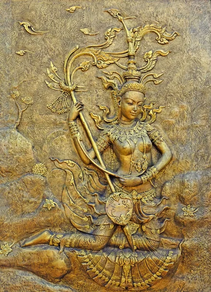 Cultura nativa Scultura thailandese sulla parete del tempio — Foto Stock