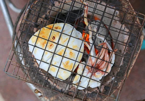 Calamar a la parrilla en la estufa — Foto de Stock