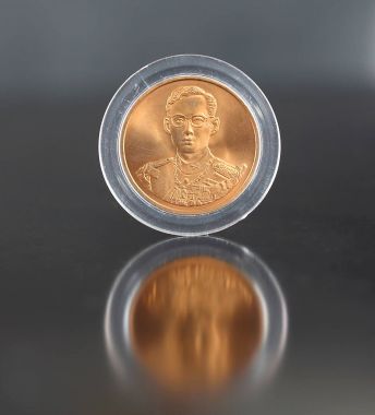 Tayland, Tayland para tasvir Tayland Kralı Bhumibol Adulyadej sikke.