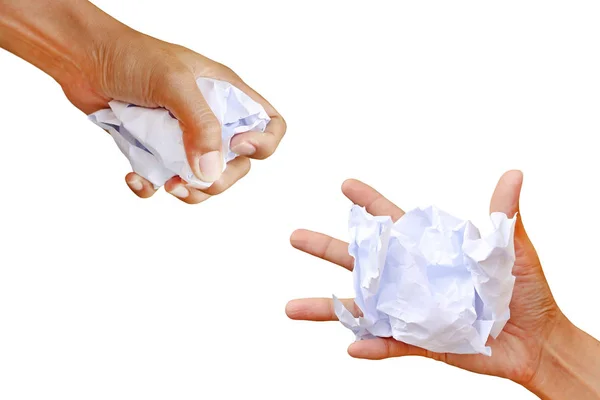 Kobieta ręce zmiętą kartkę papieru na białym tle na białym tle, ręką ściskając papieru. — Zdjęcie stockowe