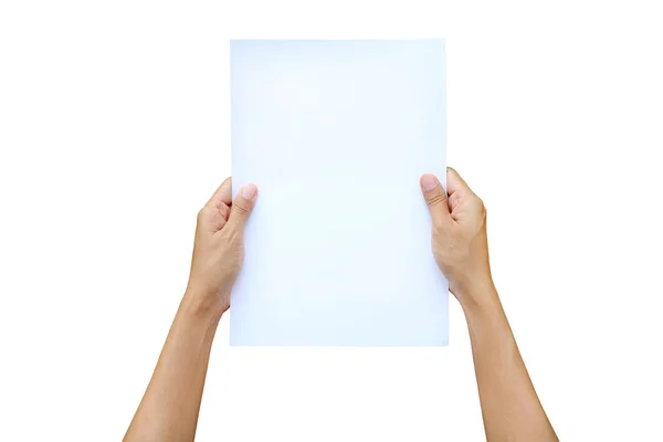 Kobieta ręce trzyma arkusz papieru na białym tle. — Zdjęcie stockowe
