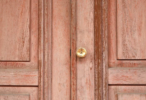 Puerta de madera vieja cerrada —  Fotos de Stock