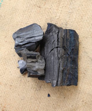 Doğal ahşap çuval arka planda, geleneksel olan veya kömür odun kömür kömür.