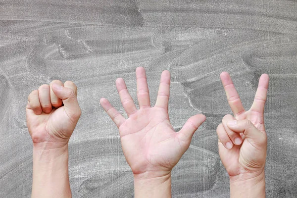 Närbild Rock, Paper, sax - händer isolerade på blackboard bakgrund. — Stockfoto