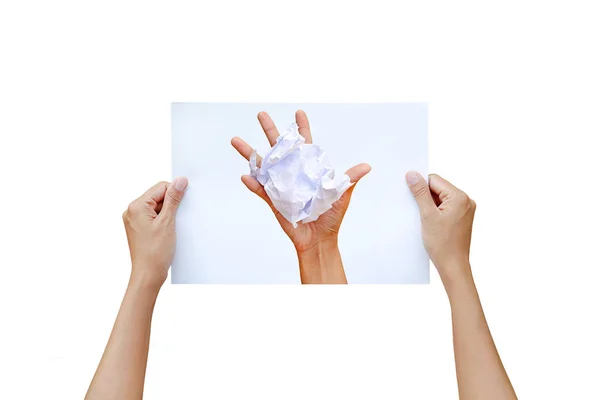 Mani che tengono il foglio di carta stropicciata a mano isolato su sfondo bianco, concetto creativo . — Foto Stock