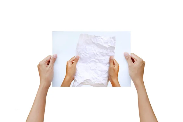 Ręce, trzymając zmięty i arkusz papieru na białym tle. — Zdjęcie stockowe