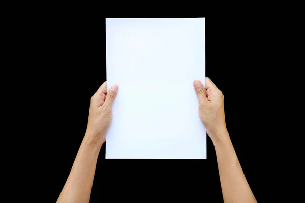 Frauenhände halten Papier isoliert auf schwarzem Hintergrund — Stockfoto