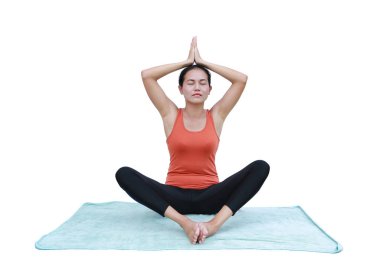 Asya genç kadının beyaz arka plan üzerinde izole yoga egzersizleri yapması