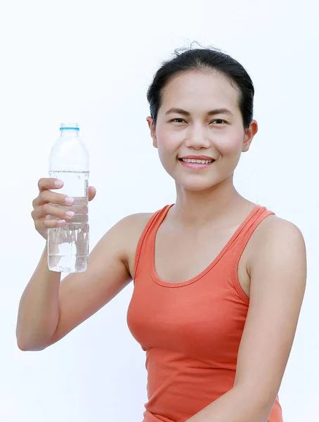 Wanita sehat yang memegang botol air setelah Workout, Gadis Fitness dalam Konsep Kerja di latar belakang putih . — Stok Foto