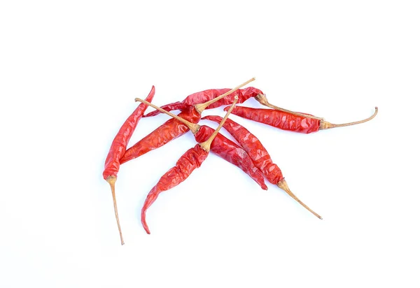 Piments rouges entiers séchés sur fond blanc — Photo