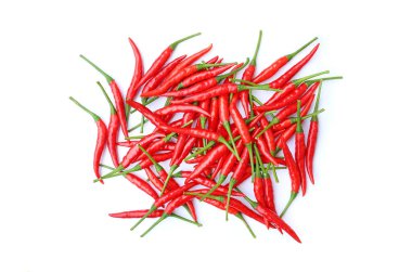 Beyaz arkaplanda kırmızı kırmızı kırmızı biber