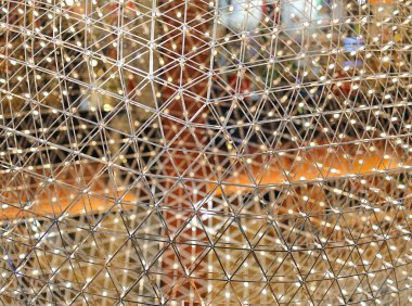 Alüminyum net ve ampul yapılan aydınlatma dekor net