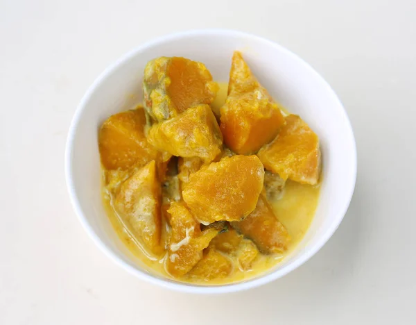 Thailändisches Dessert, Kürbis in Sirup in weißer Tasse — Stockfoto