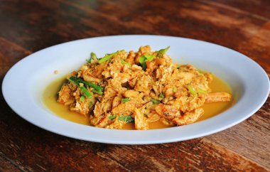 köri tozu ile kızartılmış Yengeç