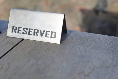 tablo üzerinde ayrılmış etiket