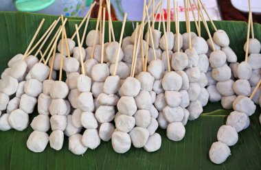 Buğulanmış domuz topları