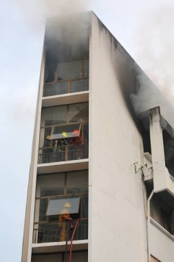 Ateş ve siyah duman