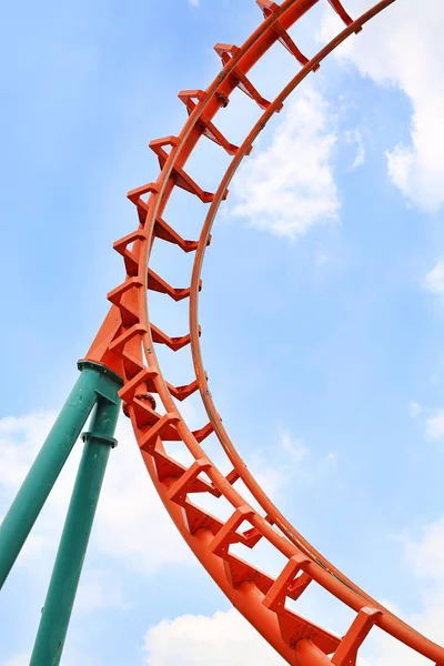 Una pista de montaña rusa — Foto de Stock