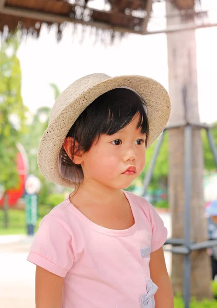 Portrait close-up of pretty girl wear a hat looking out — Stock Photo, Image